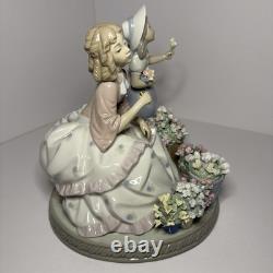 8 Flowers for sale figurine by Lladro, two girls with bouquets, #5537, Spain