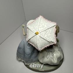8 Flowers for sale figurine by Lladro, two girls with bouquets, #5537, Spain
