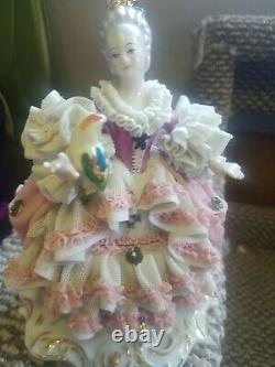 ANTIQUE GERMAN DRESDEN LACE ART DECO LADY QUEEN & PARROT PORCELAIN FIGURINE Carl