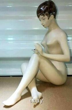 Antique Art Deco Royal Dux Porcelain Nude with Butterfly, 7.5 x 7.5