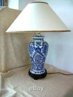 Antique quality Large blue and white Oriental style ceramic table lamp