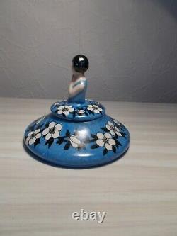 Boite en porcelaine art deco 1930 statuette femme sculpture poudrier half doll