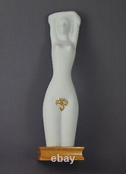 Czech Art / Royal Dux Atelier / Nude Girl / Design V. Daniel ca. 1960 (# 12436)