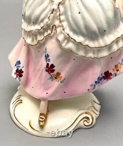 Figurine Women porcelain Lady with a flower