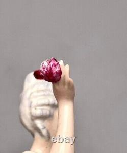 Figurine Women porcelain Lady with a flower