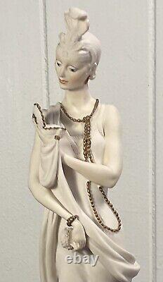 Giuseppe Armani Figurine Lady/ Powder Puff Capodimonte No. 0392 1987 Italy Signed