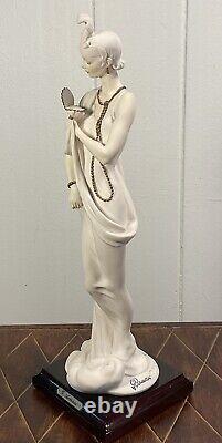 Giuseppe Armani Figurine Lady/ Powder Puff Capodimonte No. 0392 1987 Italy Signed