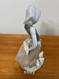 Lladro Girl Feeding Geese'Feeding Time' Figurine # 1277, 10 Tall, 4 Wide, 6