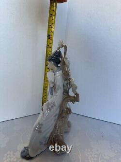 Lladro Japanese Geisha Girl Retired Porcelain Figurine #4807
