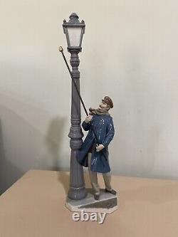 Lladro Lamplighter Figurine 5205