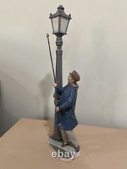 Lladro Lamplighter Figurine 5205