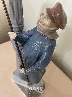 Lladro Lamplighter Figurine 5205