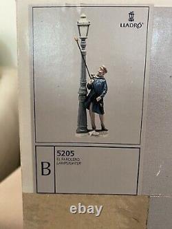 Lladro Lamplighter Figurine 5205