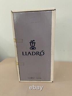 Lladro Lamplighter Figurine 5205