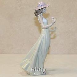 Lladró Nao Porcelain Figurine Gentle Breeze 10 Tall Girl/Young Lady