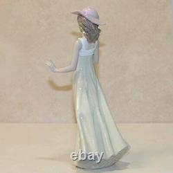 Lladró Nao Porcelain Figurine Gentle Breeze 10 Tall Girl/Young Lady