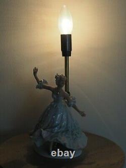 Lovely vintage Schaubach Kunst Wallendorf Germany porcelain figurine Lamp