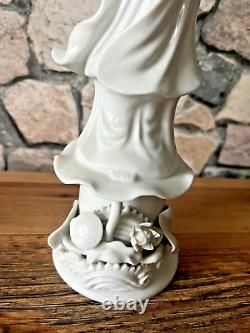 Pretty rare white china porcelain statue representing GUANYIN 20th century decoration ++