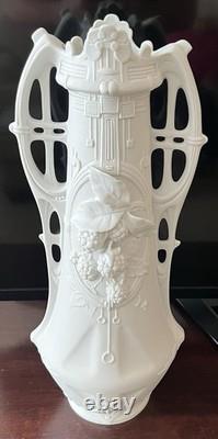 Royal Dux Art Nouveau Deco Pottery Porcelain Vase Czech Republic White