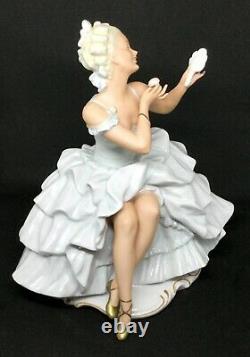 Schaubachkunst Germany 1396 Sitting lady with mirror Porcelain figurine AH479