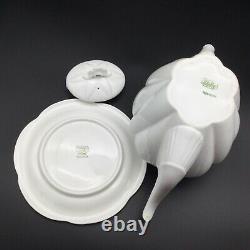 Shelley fine bone china'Dainty White' shape (1925-45) Teapot with Trivet VGC