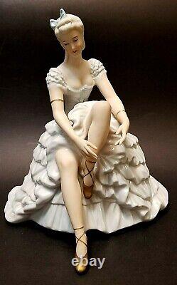 Unterweissbach vintage from 1950 Art deco Porcelain Figurine Statuette Ballerina