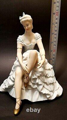 Unterweissbach vintage from 1950 Art deco Porcelain Figurine Statuette Ballerina