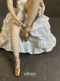 Unterweissbach vintage from 1950 Art deco Porcelain Figurine Statuette Ballerina