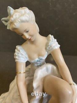 Unterweissbach vintage from 1950 Art deco Porcelain Figurine Statuette Ballerina