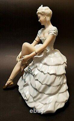 Unterweissbach vintage from 1950 Art deco Porcelain Figurine Statuette Ballerina