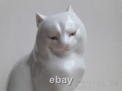 Vintage Figurine Cat HEREND Hungarian Porcelain Statue SNOW White Rare Old 20th