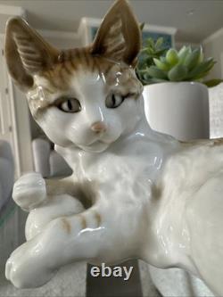 Vintage Hutschenreuther Kunstabteilung Selb Porcelain Tabby Cat Figurine RARE