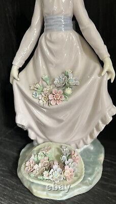 Vintage LLADRO 5027 Flowers In The Basket Girl Figurine Pink Dress? Nice