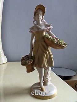 Vintage Royal DUX Bohemia porcelain figurine Lady at Countryside 10 Rare