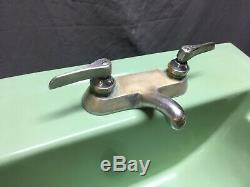 Vtg Mid Century Art Deco Ceramic Jade Green Apple Porcelain Bath SInk 328-19E