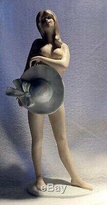 Wallendorf Art deco Semi-nude women porcelain figurine # 1920 Hand made AH257