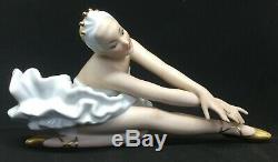 Wallendorf Germany Porcelain figurine Ballerina in white Swan lake AH488