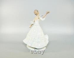 Wallendorf, Lady Dancing 9, Handpainted Porcelain Figurine! (j059)